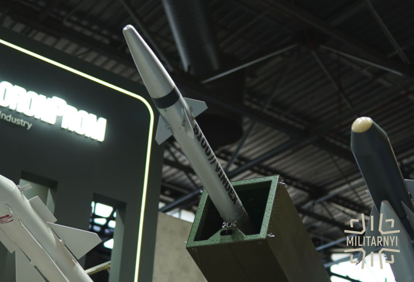 Макет зенітної ракети ST-100 на виставці Eurosatory. Червень 2026. Фото: Мілітарний