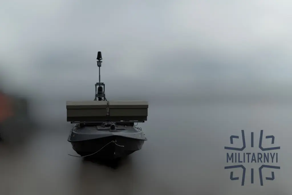 Надводний безпілотник з контейнерами для FPV дронів. Фото Мілітарний