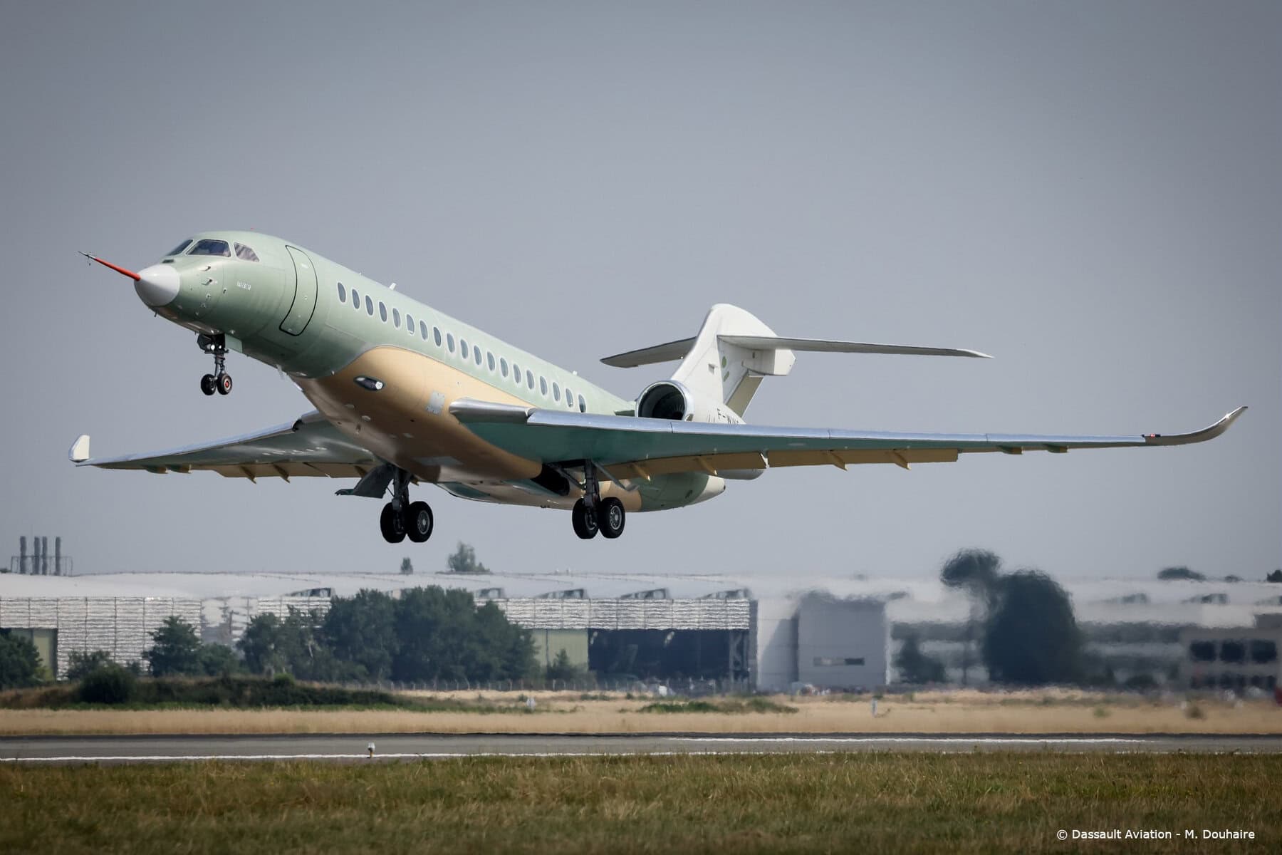 Dassault провела перший політ літака Falcon 10X