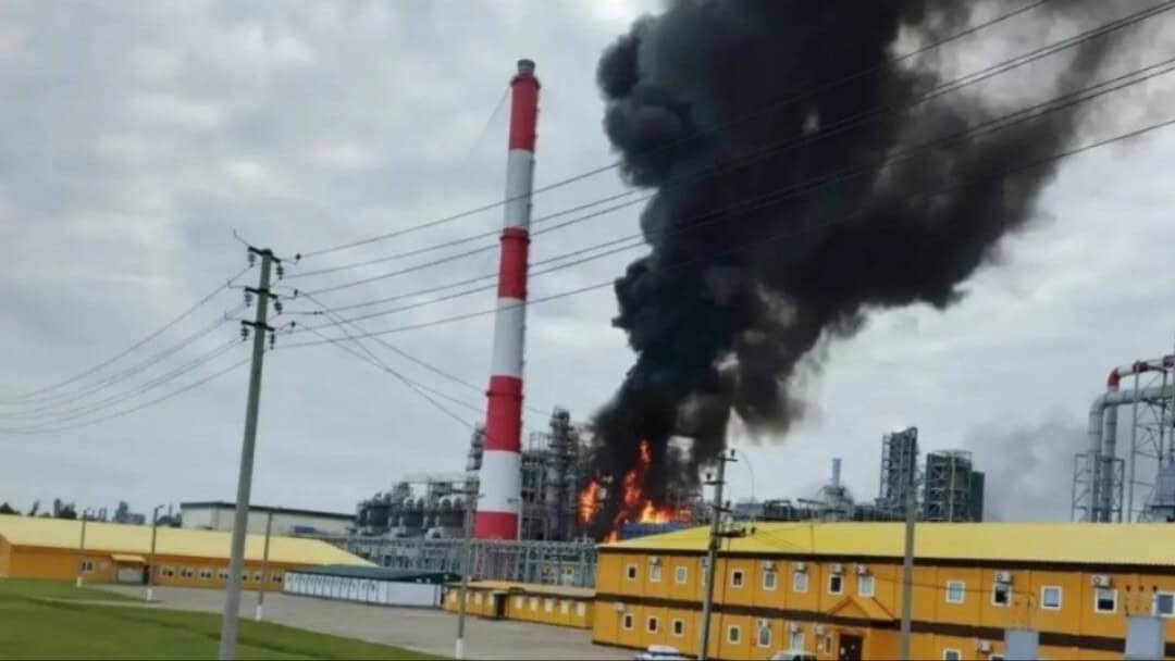 Drones Strike Petrochemical Plant in Tolyatti and Oil Refinery in Nizhnekamsk