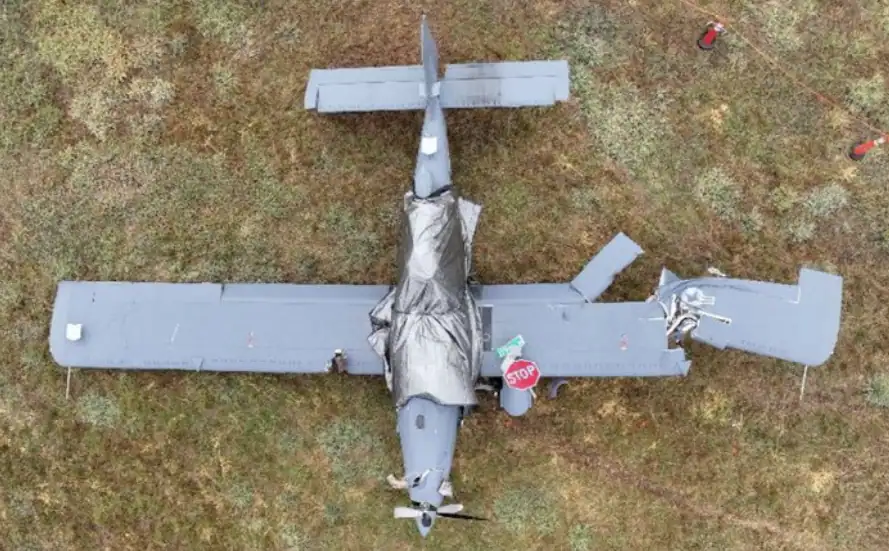Пошкоджений літак OA-1K Skyraider II. Фото: Повітряні сили США