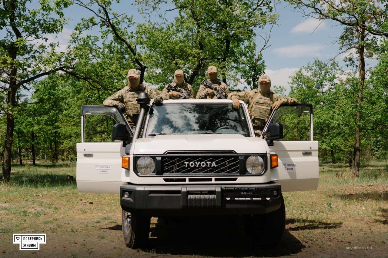 «Повернись живим» передав ЦСО «А» СБУ 73 автомобілі Hilux та Land Cruiser