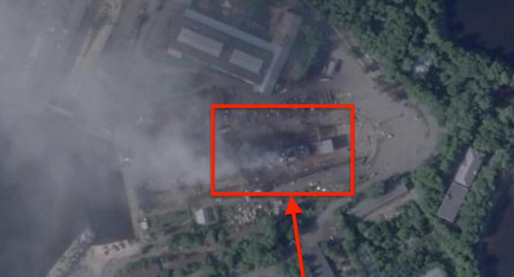 На російському корветі «Бойкий», ймовірно, згоріла надбудова: супутникові знімки