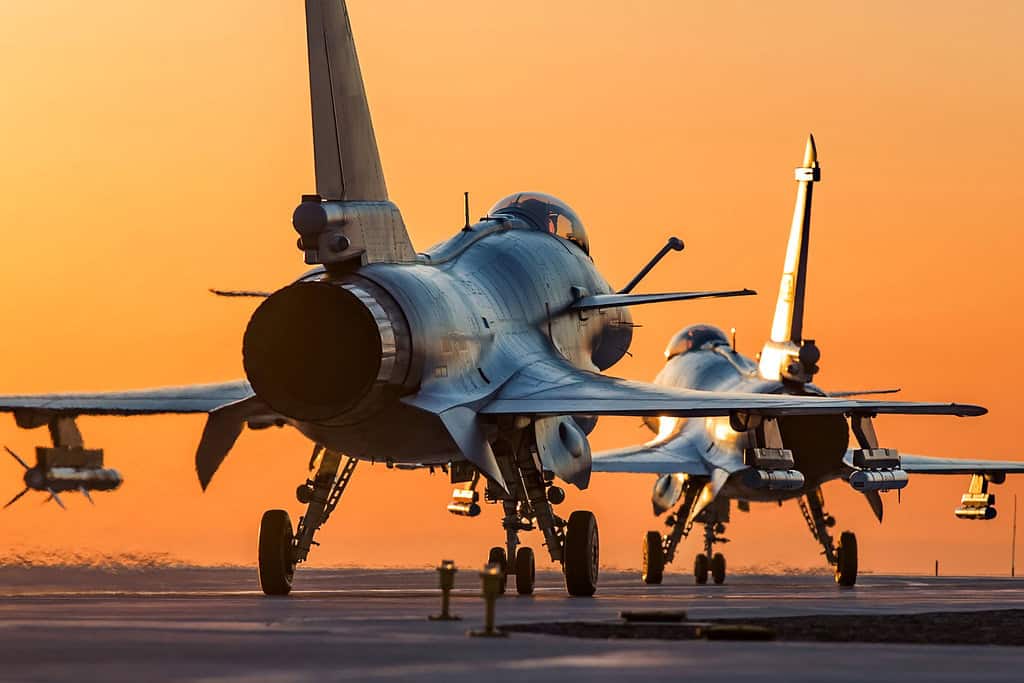 Винищувач J-10B під час тренувальних польотів. Фото: Sunson.X.Images.