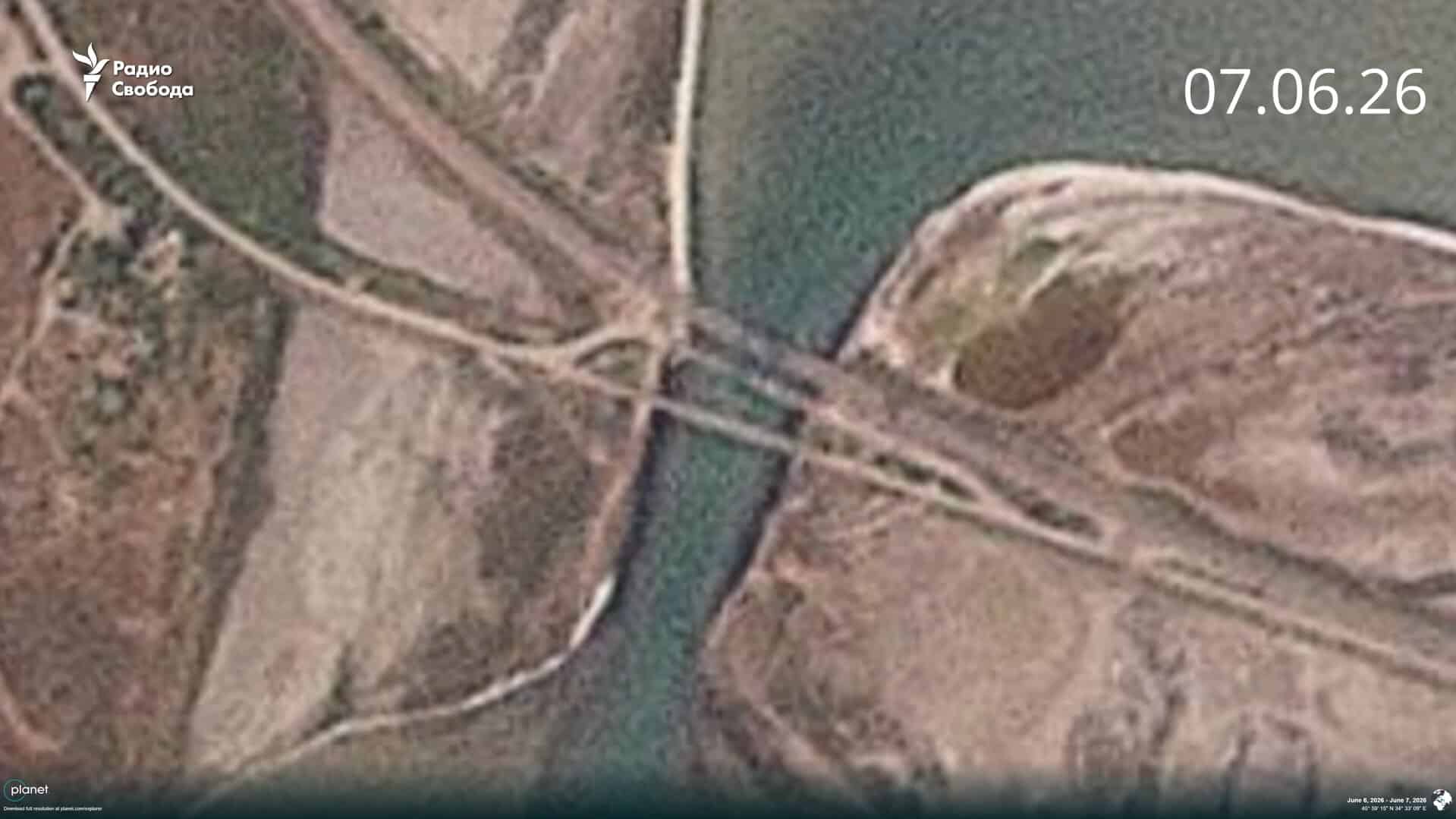 Russian Troops Deploy Pontoon Bridge Near Chonhar After Ukrainian Strikes