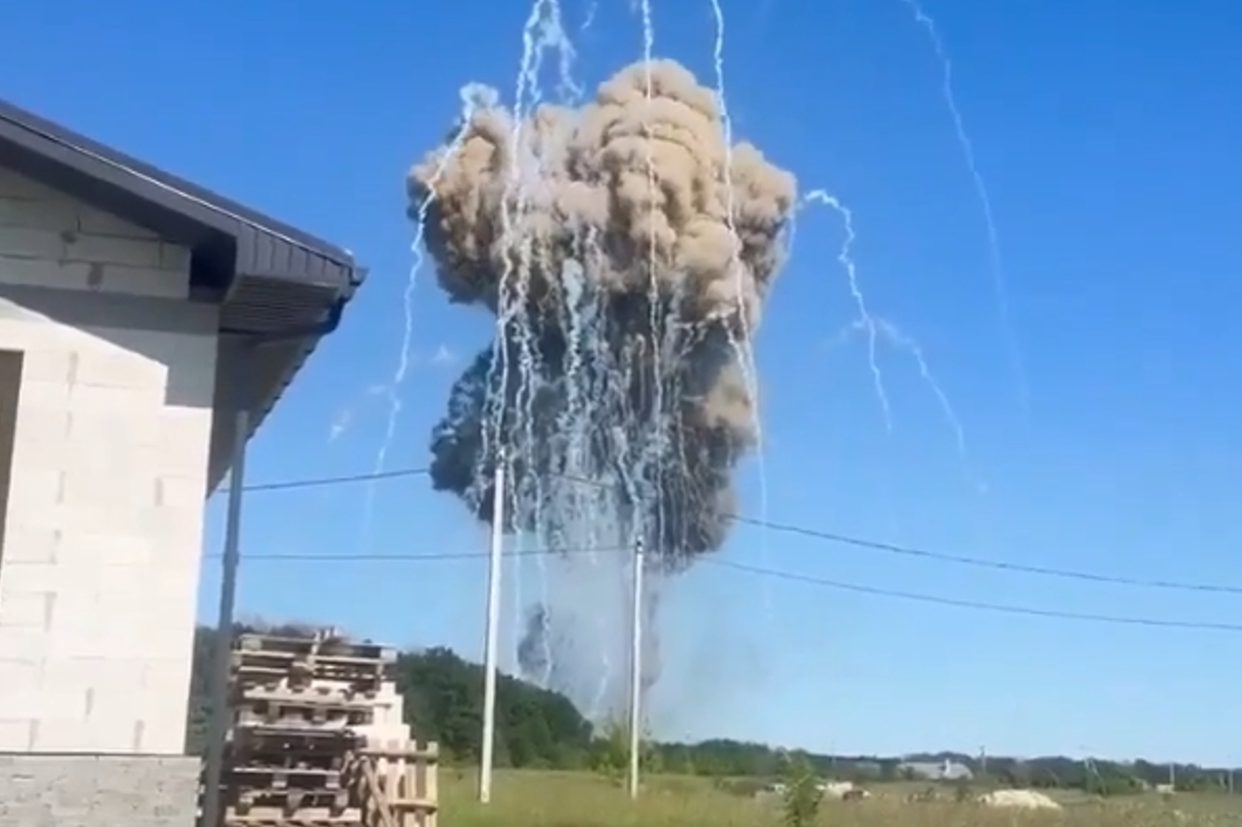 Біля Бєлгорода вибухнув склад боєприпасів