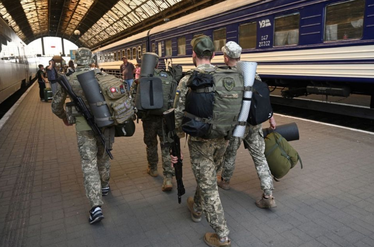 Нові контракти для військових гарантуватимуть відстрочку щонайменше на пів року