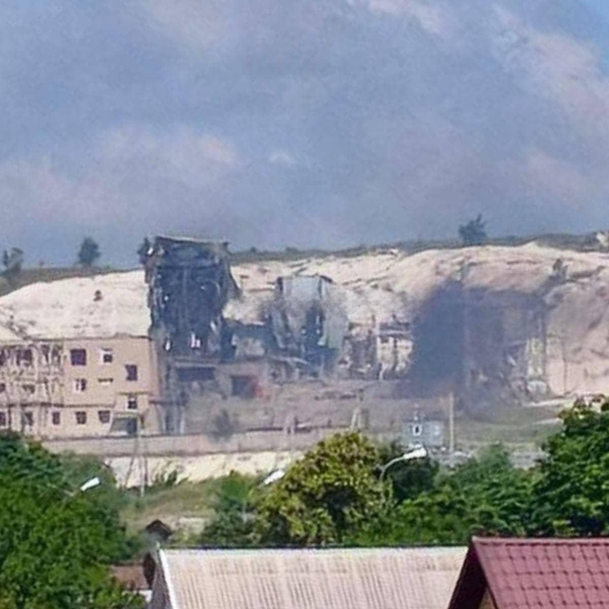 Ukrainian Forces Destroy a Former Chalk Factory in the Belgorod Region with Missiles