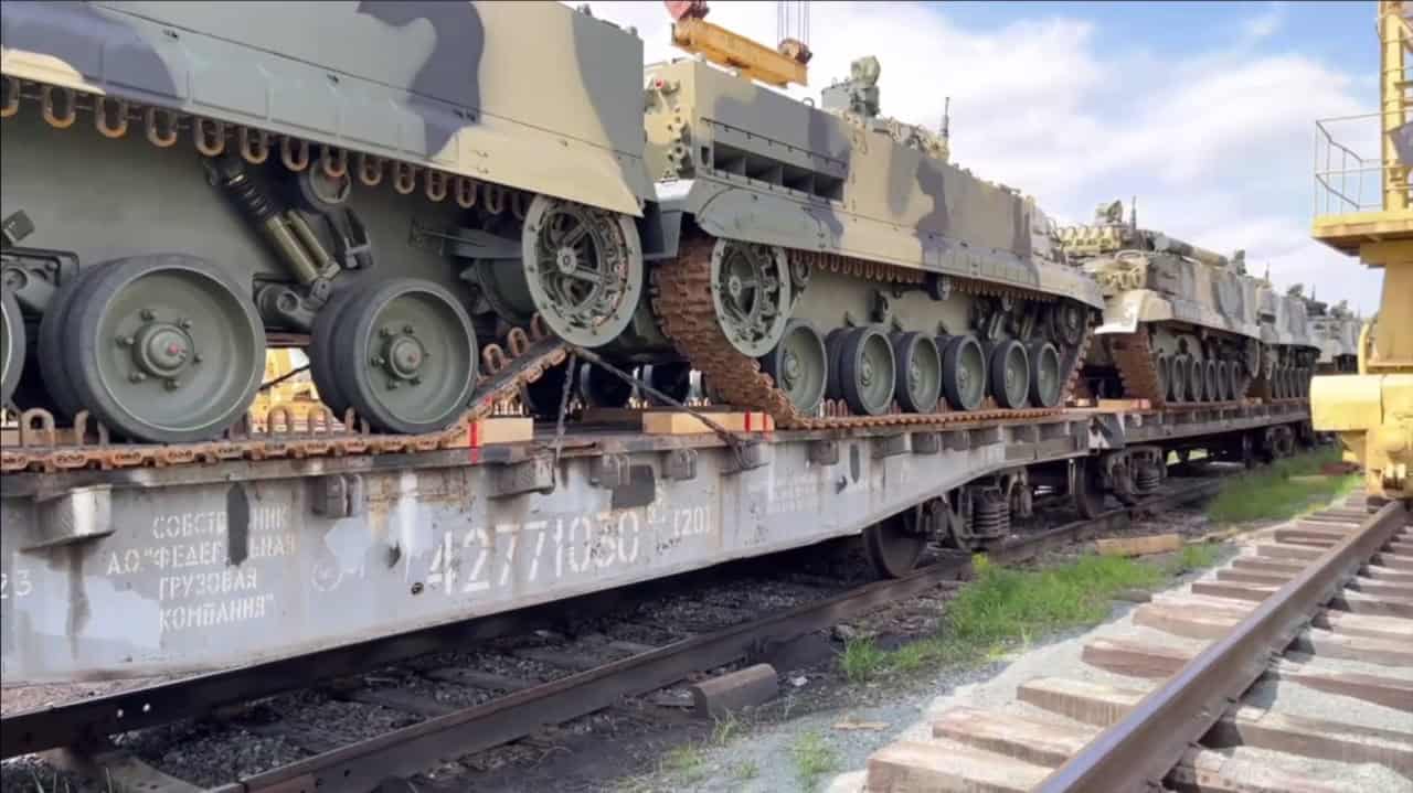 Росія ешелоном відправила нову партію БМП-3 на війну з Україною