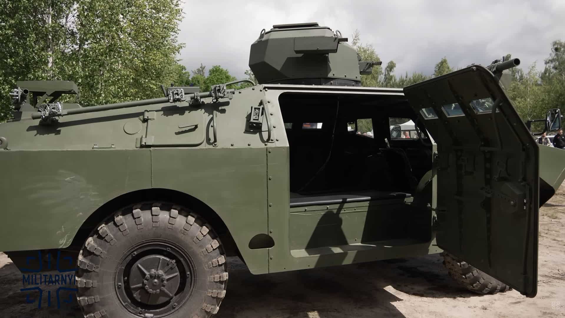 Український безпілотний БРДМ-2М від компанії «АрмСпецТехнологія». Липень 2026. Кадр з відео Мілітарного