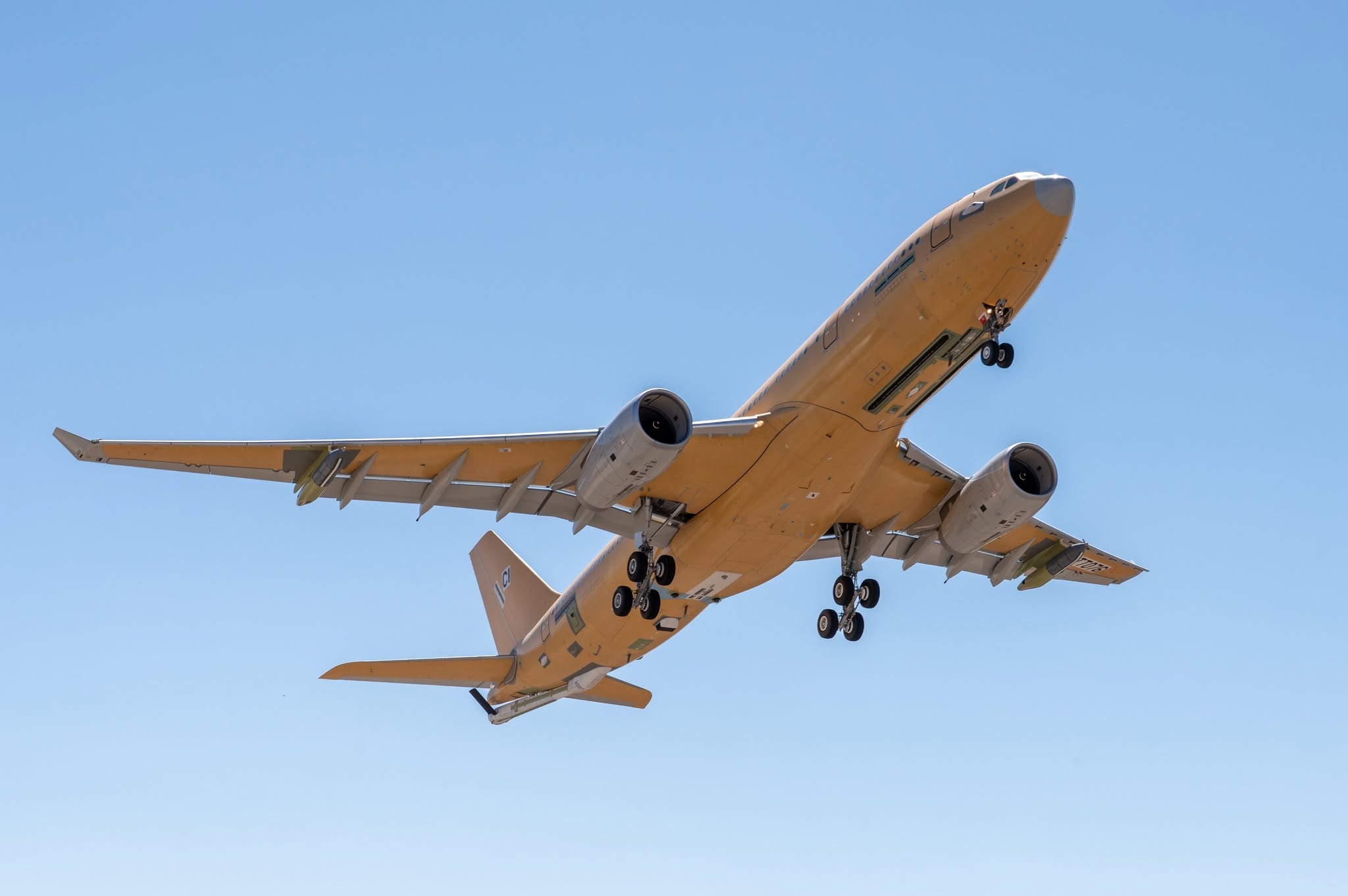 Перший канадський літак CC-330 Husky піднявся у повітря