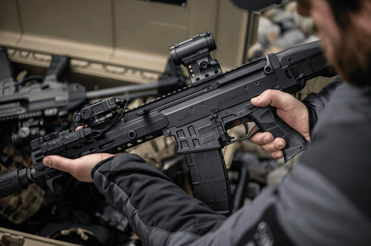 Чорногорія для переозброєння замовила 6,5 тисяч чеського озброєння