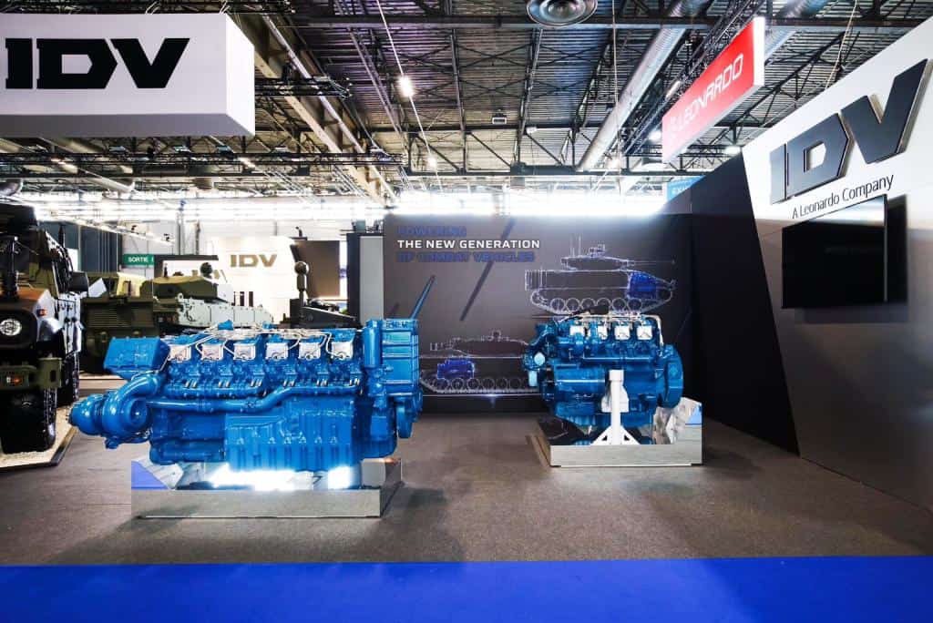 Стенд IDV на виставці Eurosatory з двигунами V12 та V8. 13 липня 2026 року. Фото: EDR