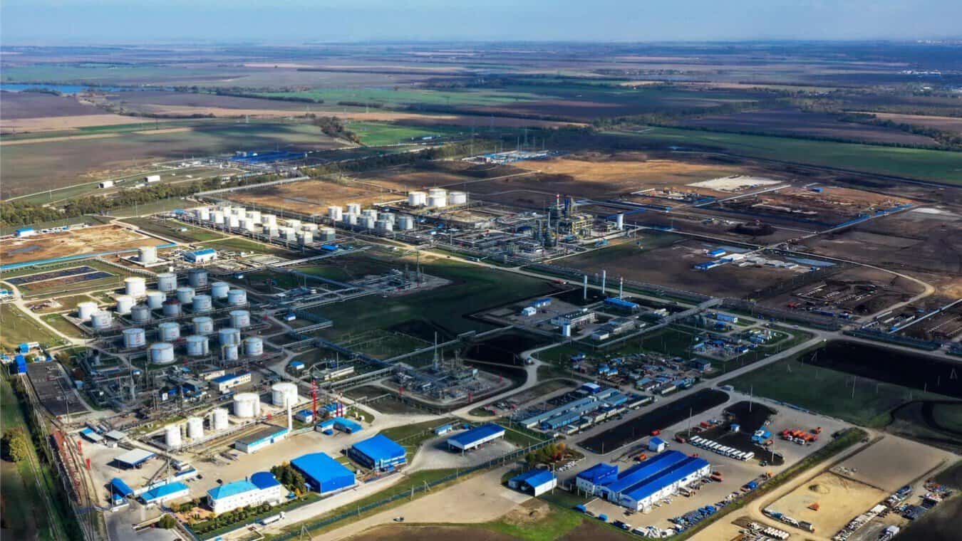 У Росії загорівся Ільський НПЗ після удару дронів
