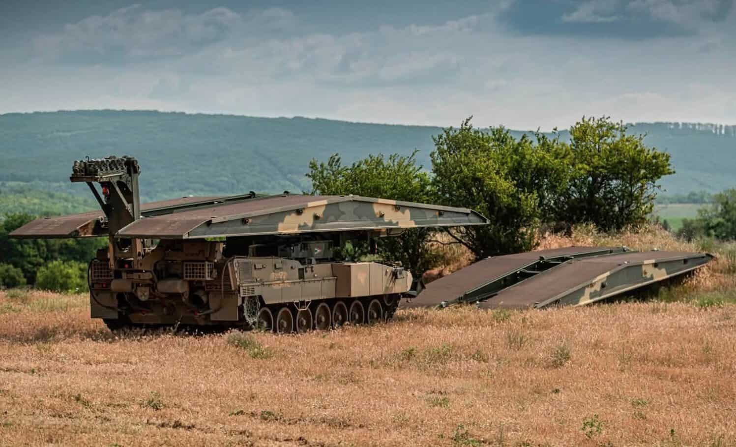 Угорщина сформувала парк нових мостоукладальників для форсування річок