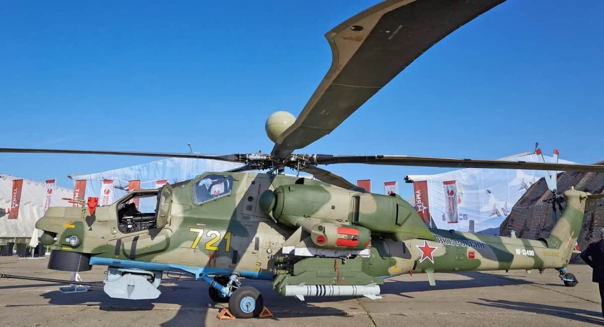 Російський гелікоптер Ми-28НМ з ракетою ЛМУР