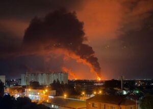 Three fire centers at oil depots in Mikhailovsk after drone strike. 07/19/2026. Photo: Exilenova+