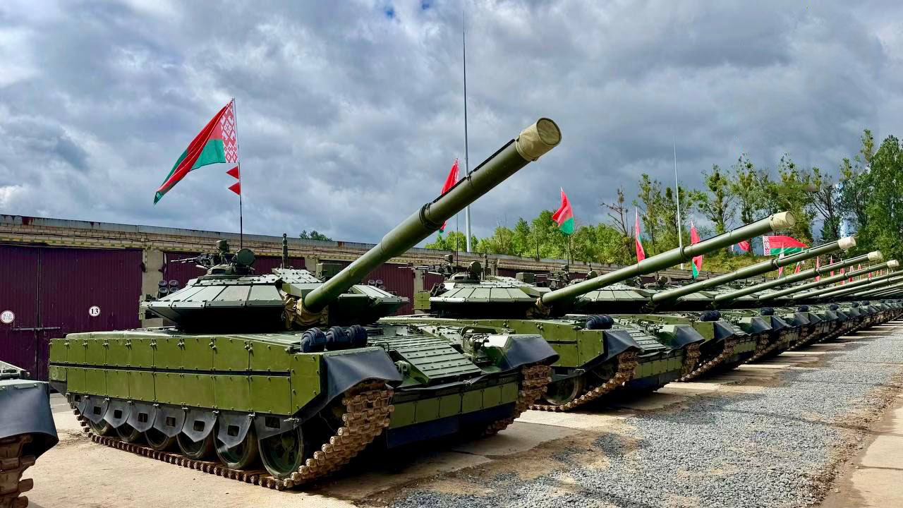 Belarusian Army Receives 30 Upgraded T-72BM2 Tanks
