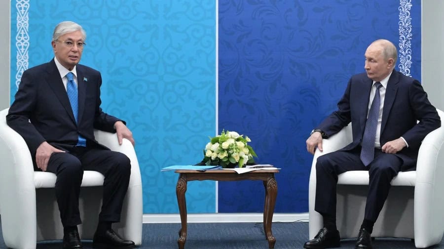 Президент Казахстану заявив Путіну, що не розуміє причин війни проти України