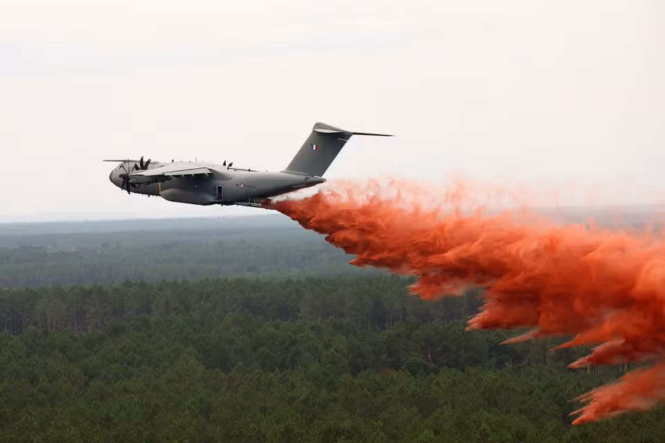 France Deploys A400M Military Transport Aircraft for Firefighting for the First Time