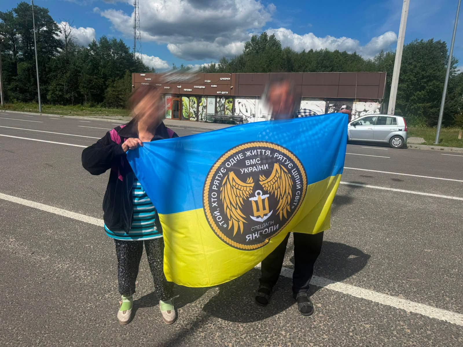 Ukrainian Navy’s Angel Detachment Rescue Family of Ukrainian Servicemember From Occupied Territory