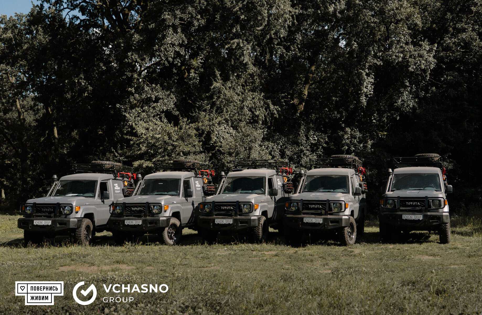 «Повернись живим» передав евакуаційні Toyota Land Cruiser 10-й та 82-й бригадам