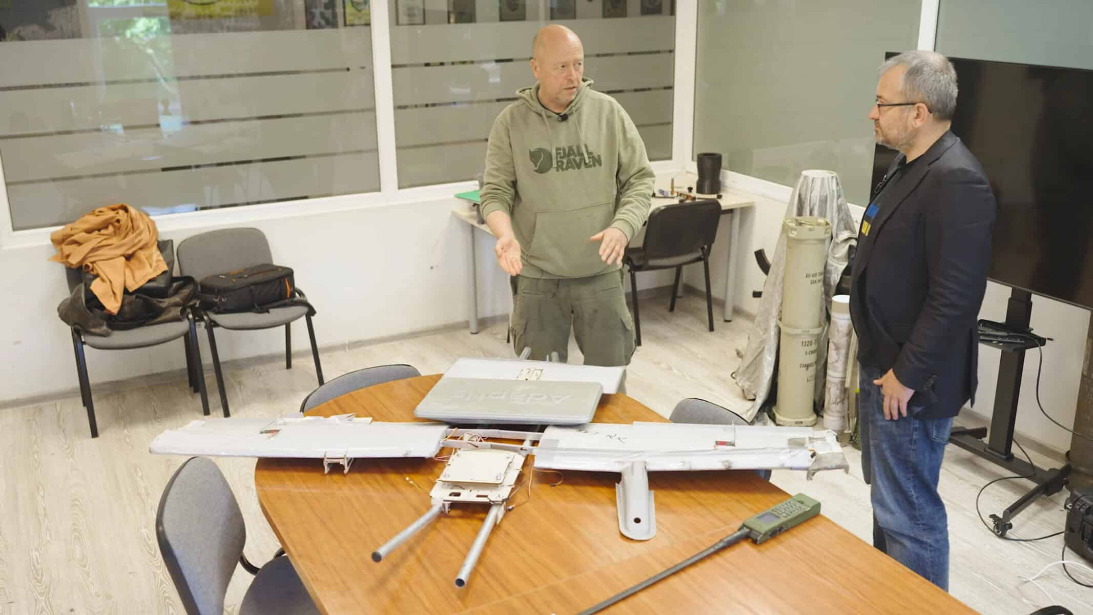 Jonas Ohman, co-founder of the Lithuanian organization Blue/Yellow, which supports Ukraine, demonstrates a Russian Molniya UAV using Starlink. 2026. Photo credits: Andrius Švitros/Siena