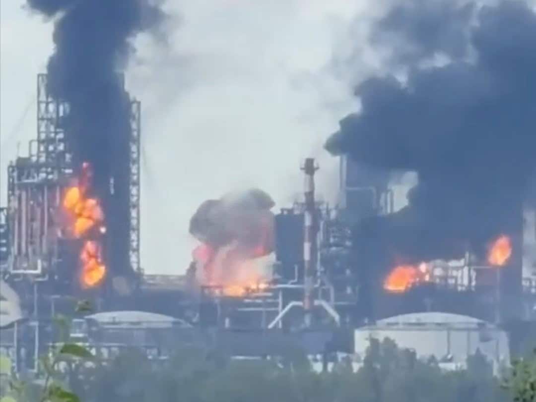 Дрони FP-1 уразили установку первинної переробки нафти на НПЗ в Омську