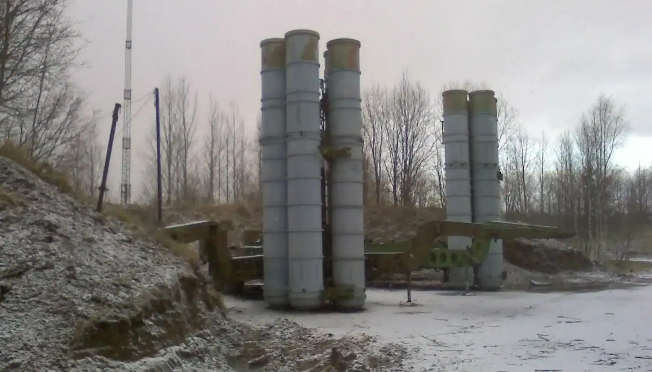 Пускові установки С-300 на пагорбі Миронова на південь від Северодвінська. Джерело: Wikimapia