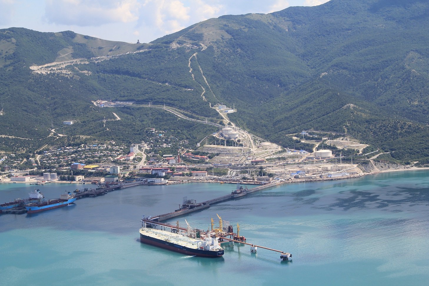 Росія призупинила роботу найбільшого нафтового порту в Чорному морі через атаки дронів
