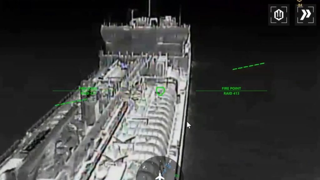 Уражений російський танкер в Азовському морі 8 липня 2026 року. Кадр з відео Сил безпілотних систем України