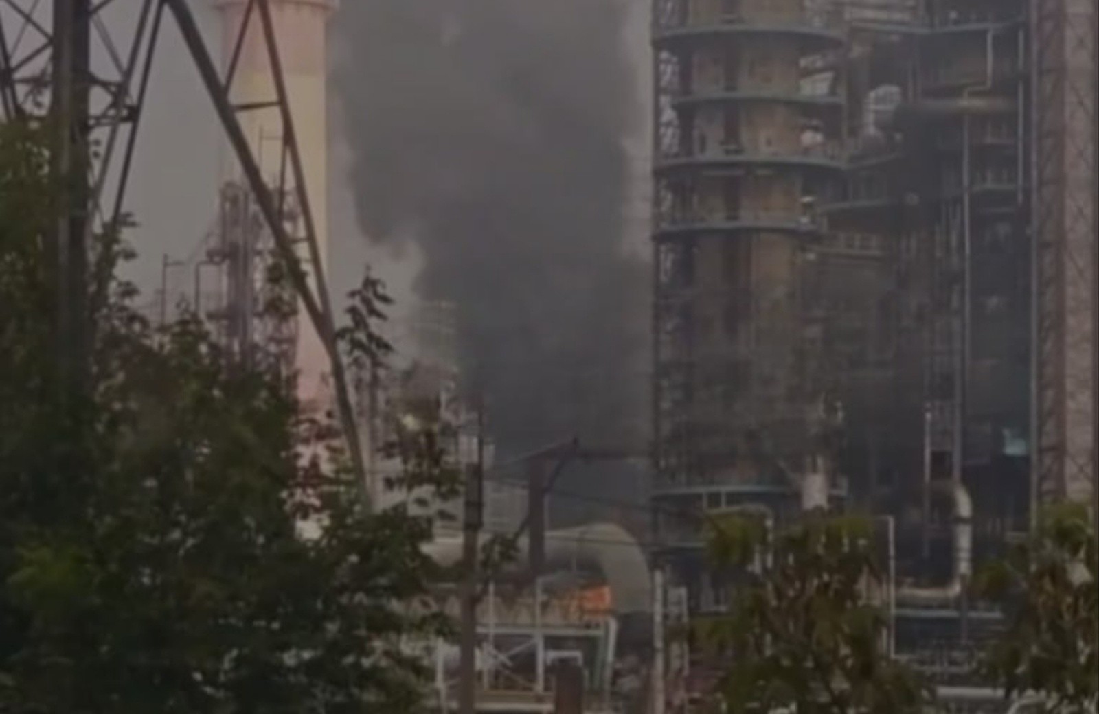 Ukrainian Drones Strike AVT-6 Unit at Russia’s Bashneft-UNPZ Oil Refinery