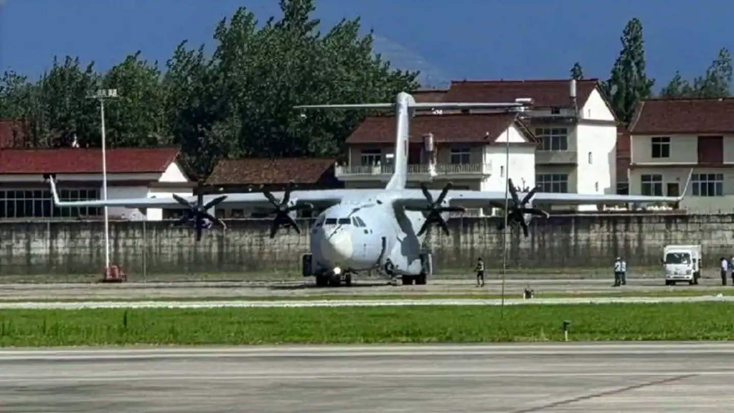 У Китаї розробили новий турбогвинтовий транспортний літак Y-15