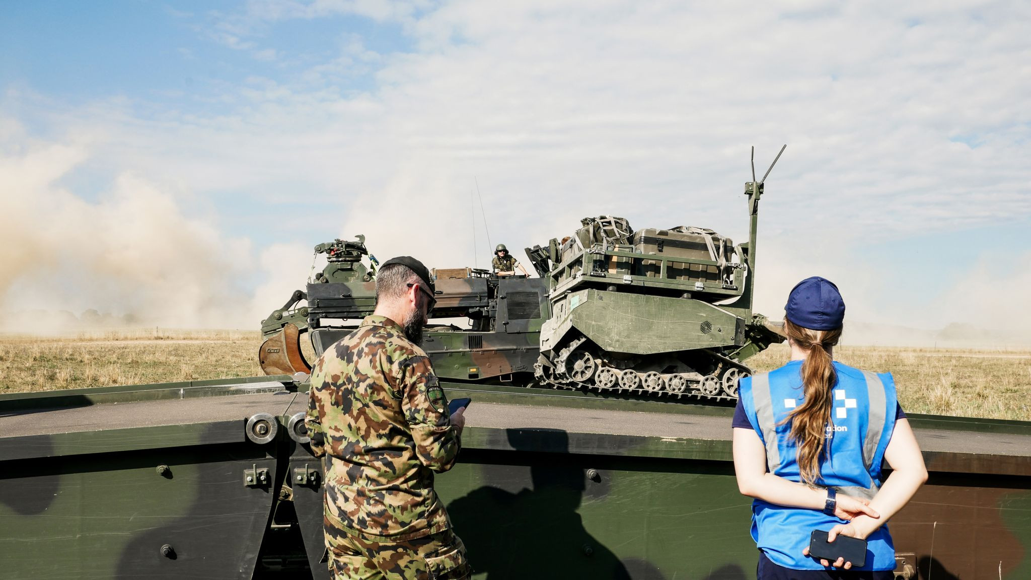 Військовий 11-го танкового саперного батальйону ЗС Швейцарії з НРК GEREON. Фото: ARX Robotics
