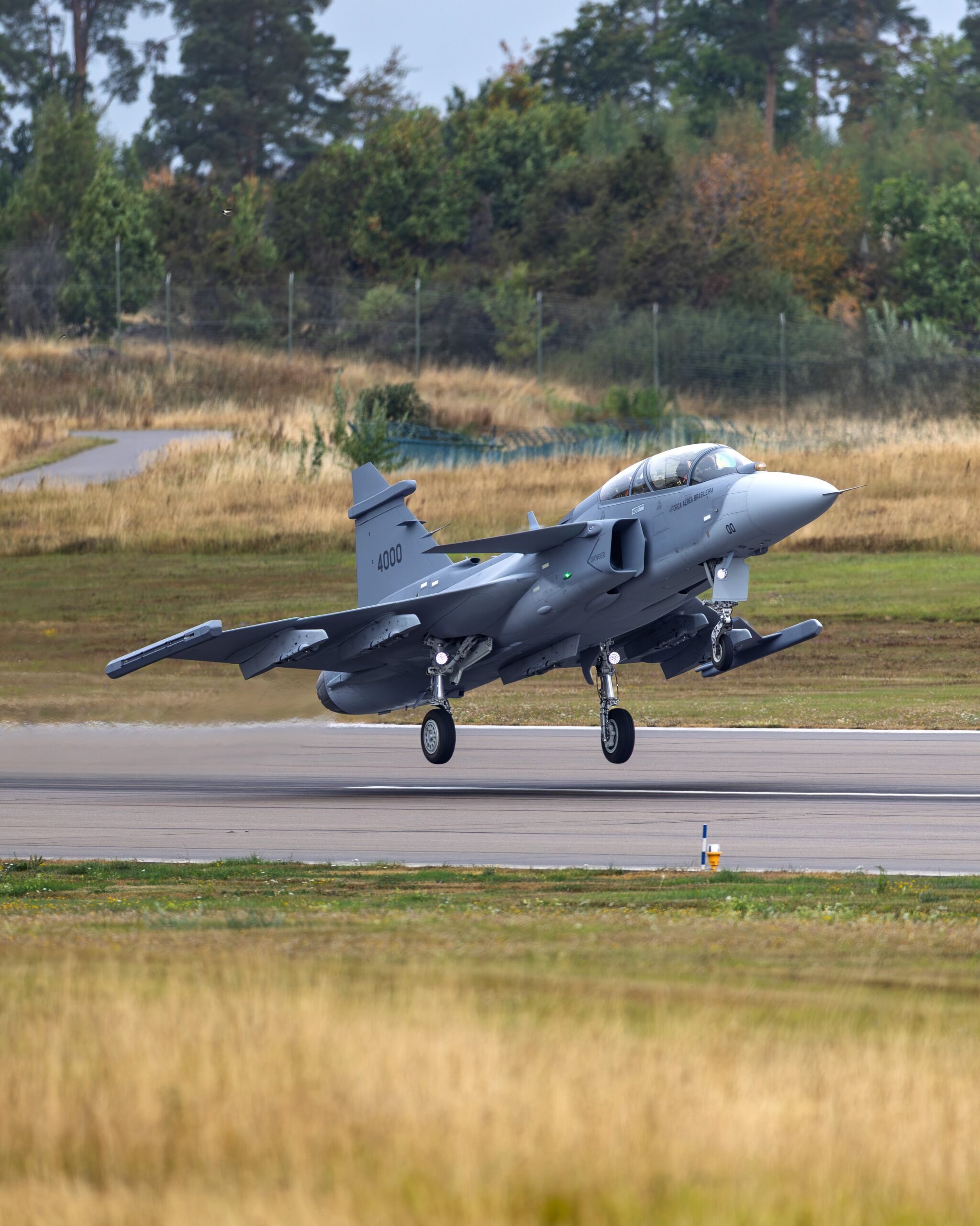 Saab вперше підняв в повітря двомісний винищувач Gripen F