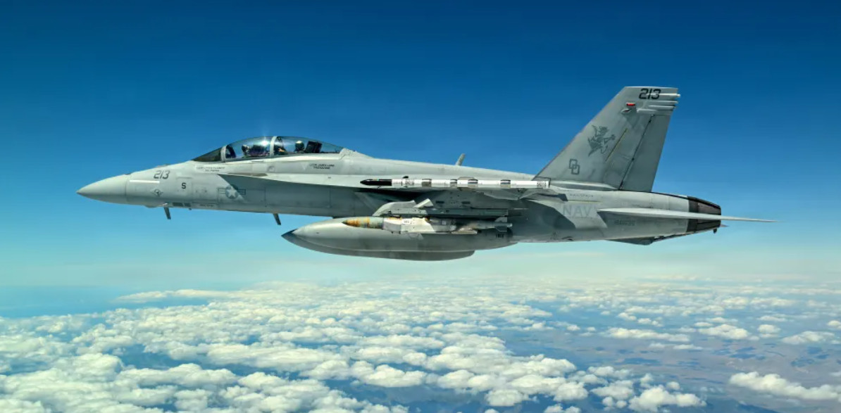 F/A-18F ВМФ США несе JDAM-LR під час випробувань у Каліфорнії. Фото: U.S Navy