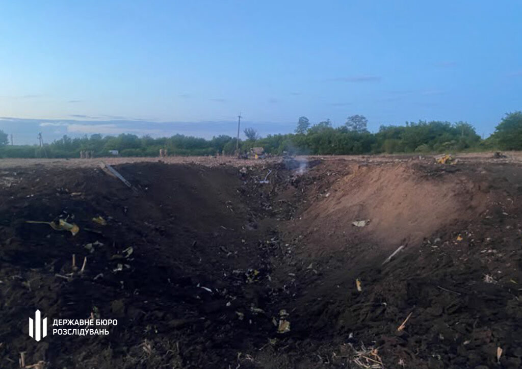 Місце падіння Су-24М на Хмельниччині 16.06.2026. Фото ДБР