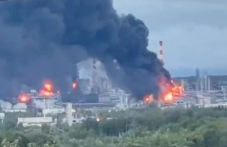 Fire at the refinery in Kstovo, Russia. August 26, 2026. Frame from the video Exilenova+