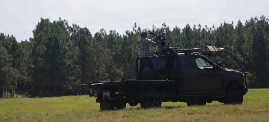 Технік налаштовує турель Edda на Ford F-250. Фото: XVIII Airborne Corps
