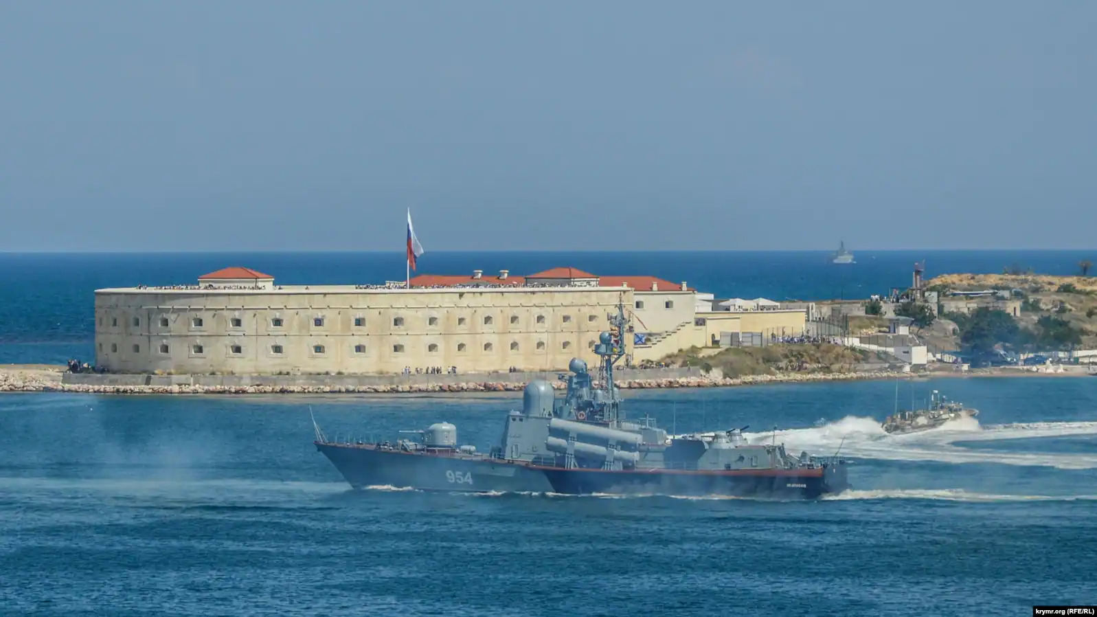 Чотири російські ракетні катери пройшли поблизу територіальних вод Японії