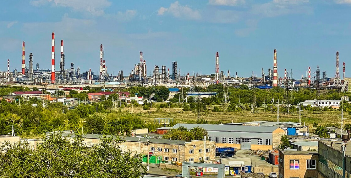 Ukrainian Strikes Put Key Units at Orsk Oil Refinery Out of Action