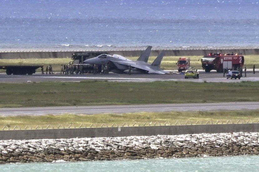 У Японії винищувач F-15J зазнав аварії під час посадки