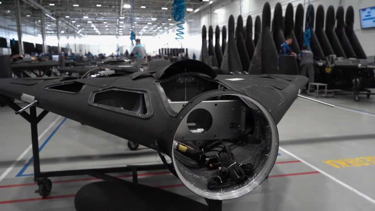 Production of Geran-2 (Shahed) kamikaze drones at the Alabuga facility in Russia, 2025. Source: TV Zvezda