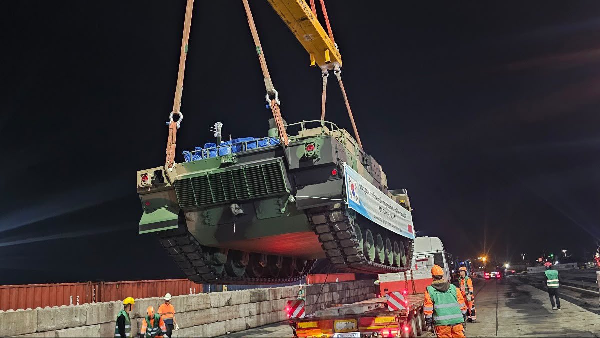 До Польщі прибули перші танки K2 Black Panther за другим контрактом