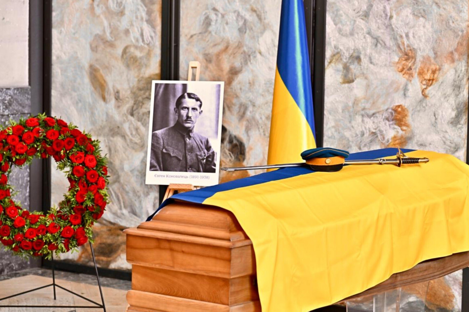 У Нідерландах ексгумували останки Євгена Коновальця для перепоховання в Україні