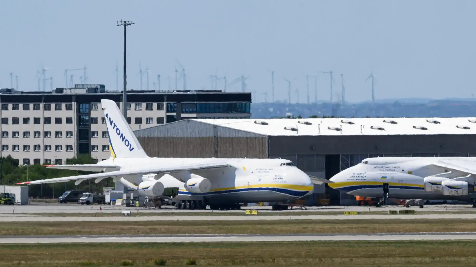 A FPV Drone Hits Wing of Ukrainian An-124 Ruslan in Germany, Fails to Detonate