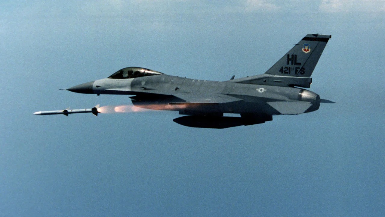 Arsenal of Freedom: Raytheon Awarded $20.7 Billion Contract for AMRAAM Missiles