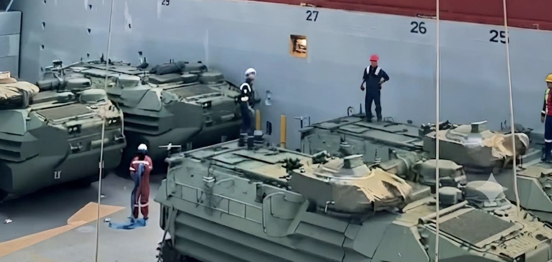 США передали Індонезії амфібійні машини AAV-7A1