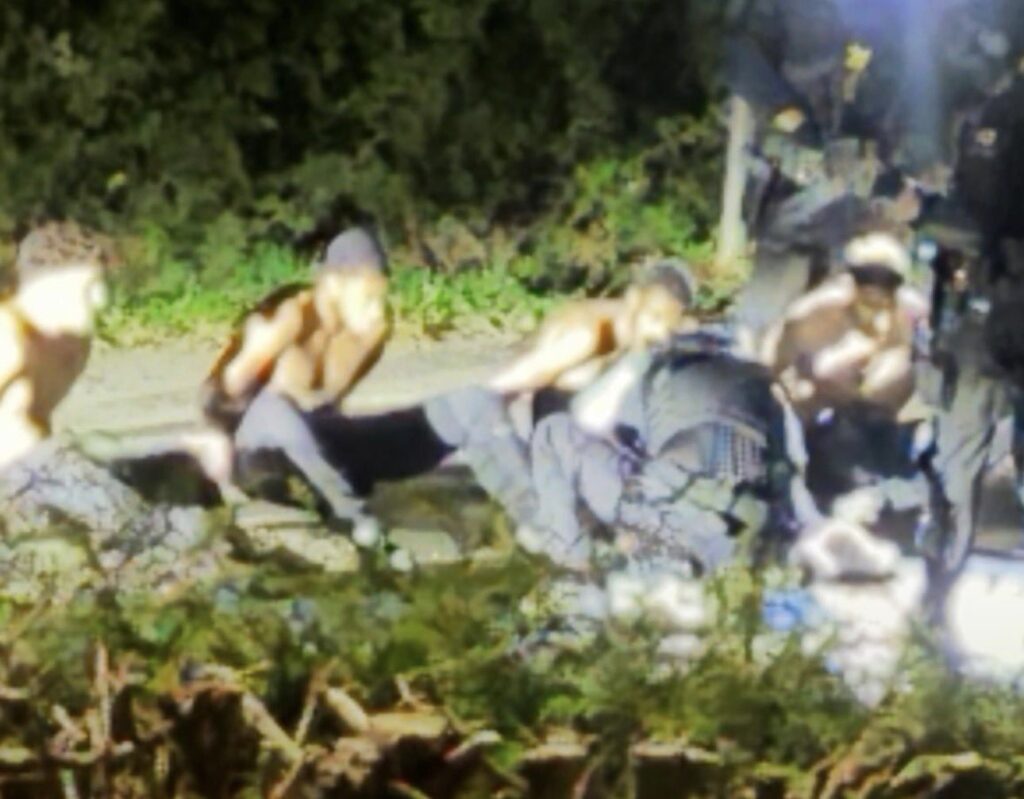 Затримані чоловіки, яких підозрюють у правопорушеннях, пов’язаних із вибуховими речовинами. Фото: Visegrád 24