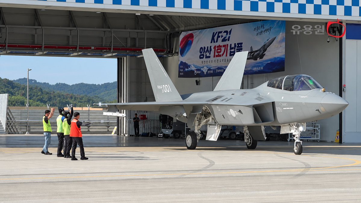 ПС Південної Кореї отримали перший серійний винищувач KF-21 Boramae